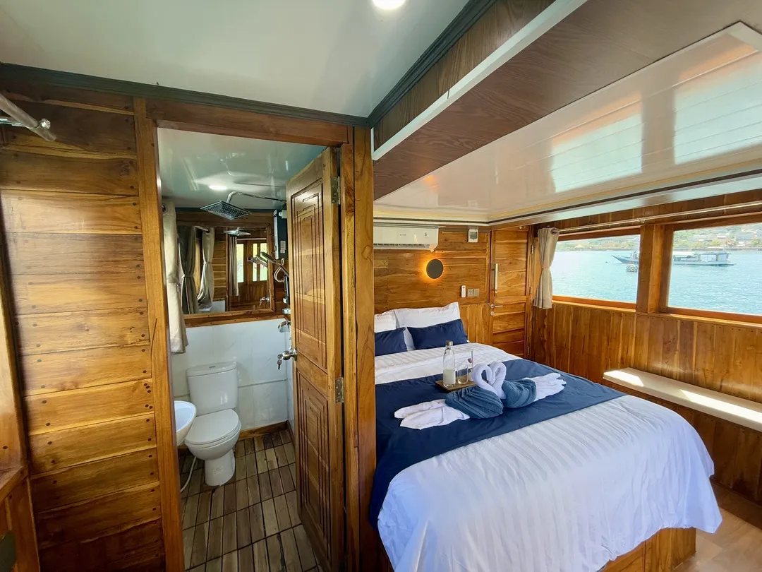 Open Trip 3D2N by Em Ocean Deluxe Phinisi