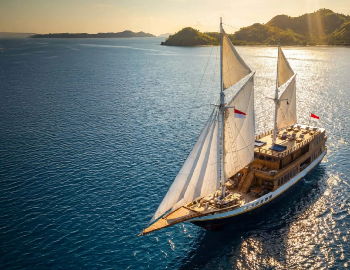 Open Trip 3D2N by Naturalia Luxury Phinisi Boat