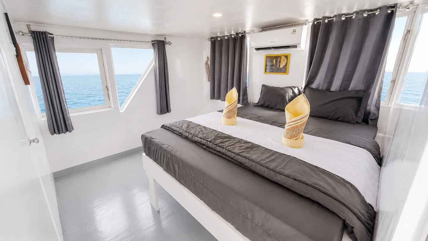 Open Trip 3D2N by Queen Elyona Deluxe Phinisi