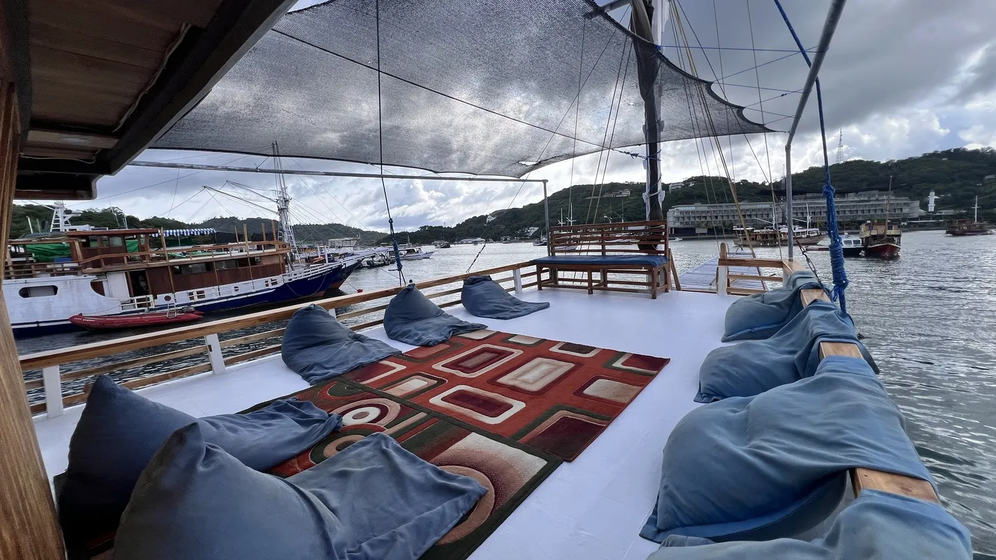 Private Trip by Flores Utama Indah Superior Phinisi