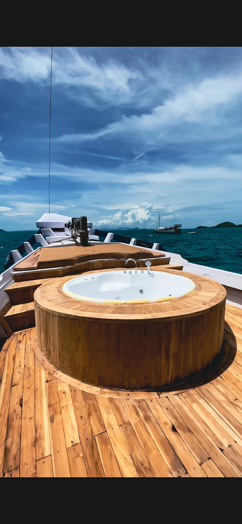 Private Trip by Sea Familia Luxury Phinisi